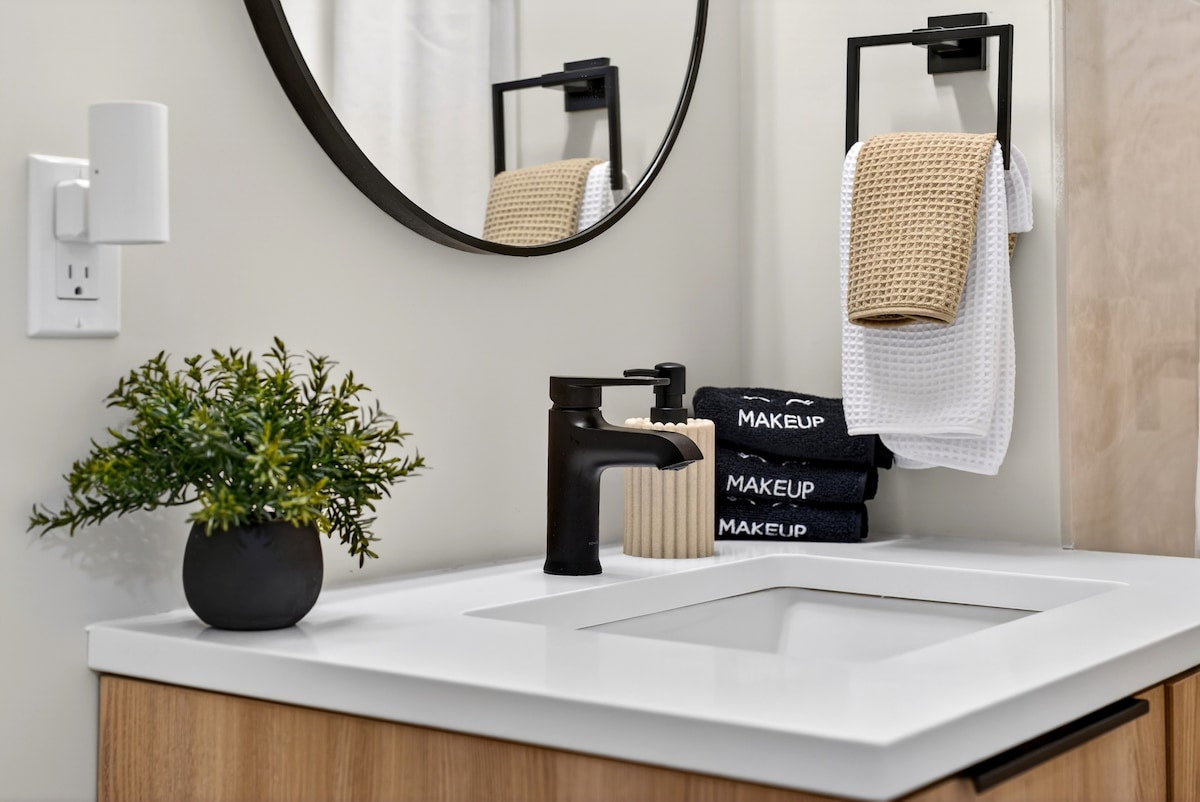 Somerville Modern Condo — design by Heather, setup by EHP. Photography courtesy of Executive Haven.