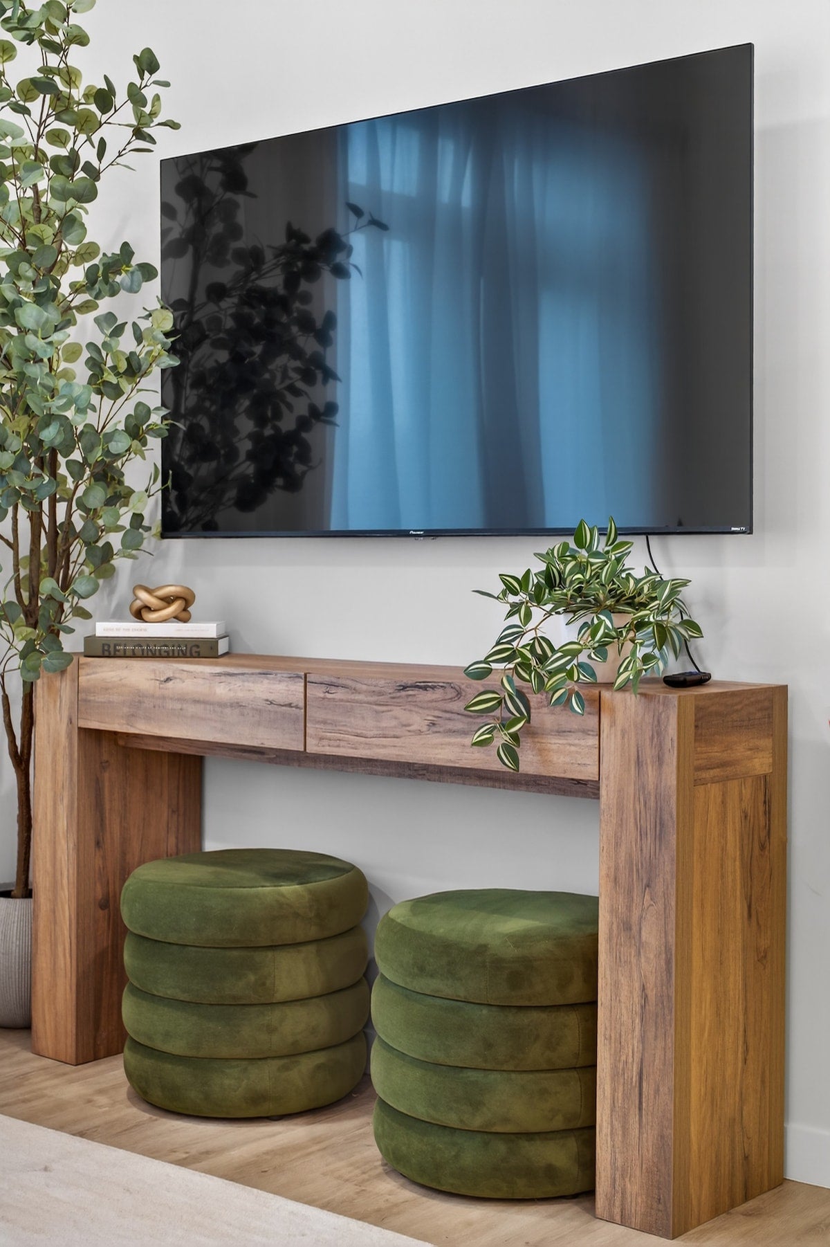 Somerville Modern Condo — design by Heather, setup by EHP. Photography courtesy of Executive Haven.