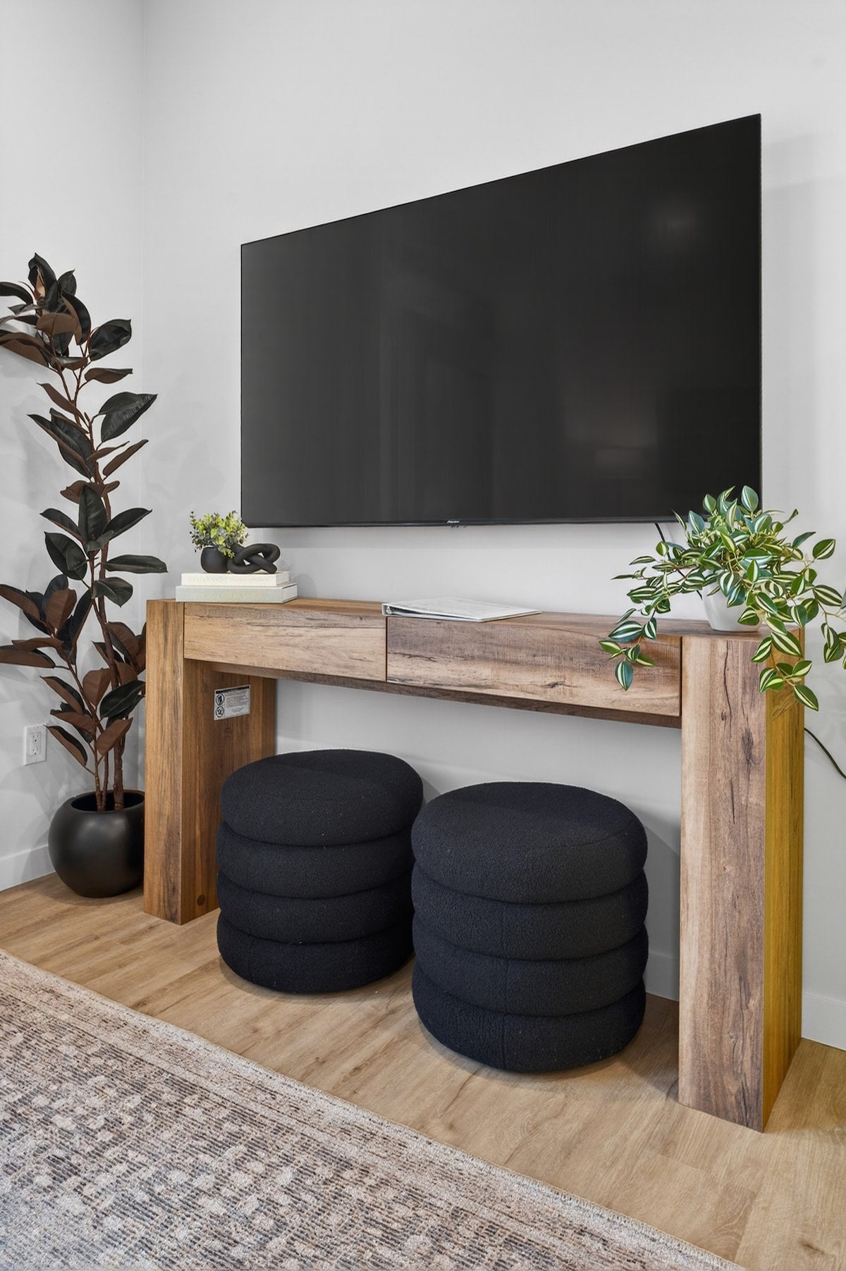 Somerville Stylish 2BR — design by Heather, setup by EHP. Photography courtesy of Executive Haven.