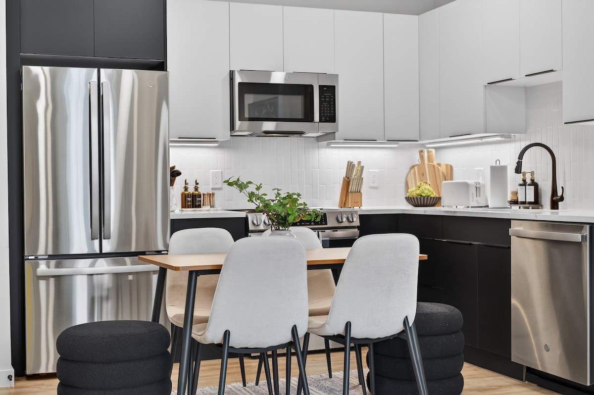Somerville Stylish 2BR — design by Heather, setup by EHP. Photography courtesy of Executive Haven.
