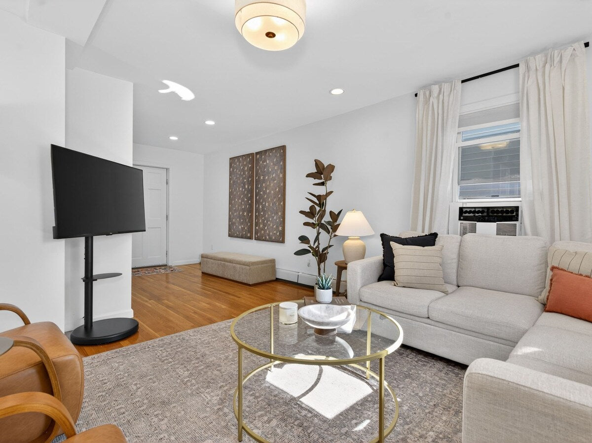 Cambridge 3BR — living room