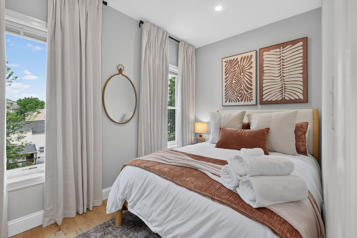 Somerville game-room 3BR — bedroom