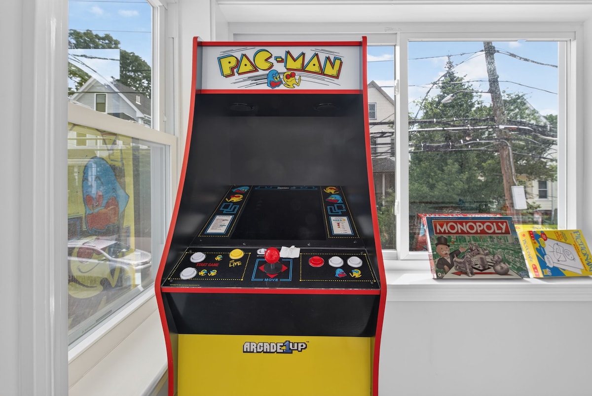 Somerville game-room 3BR — arcade game room