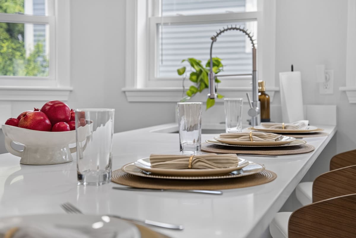 Somerville balcony 3BR — dining