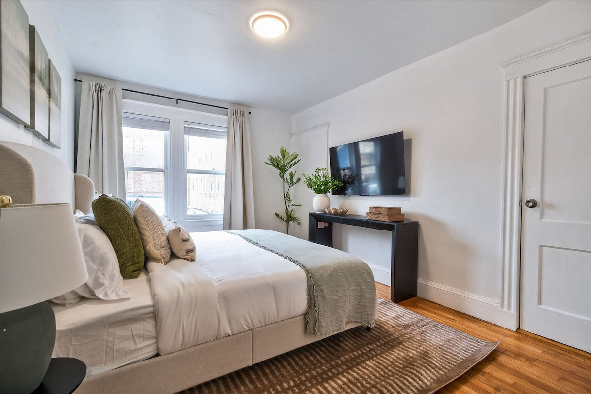 Cambridge Contemporary — bedroom with mounted TV