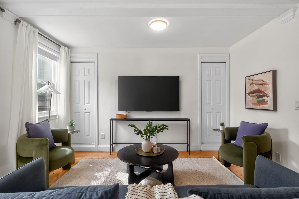 Cambridge Contemporary — living room by Elite Host Partners