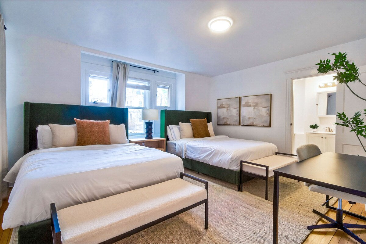 Cambridge Contemporary — bedroom with desk