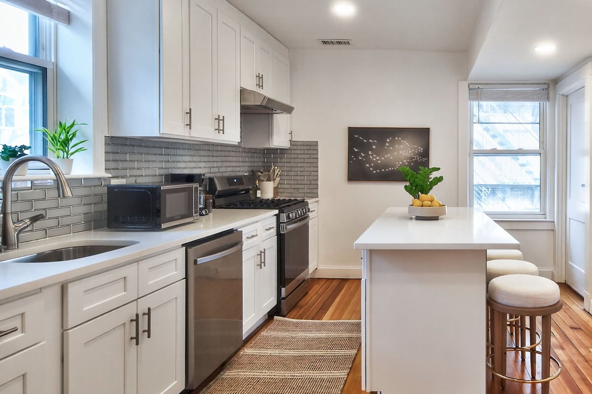 Luxury Cambridge Hideaway — kitchen island