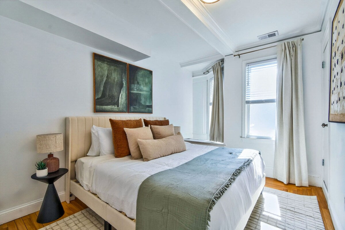 Luxury Cambridge Hideaway — bedroom