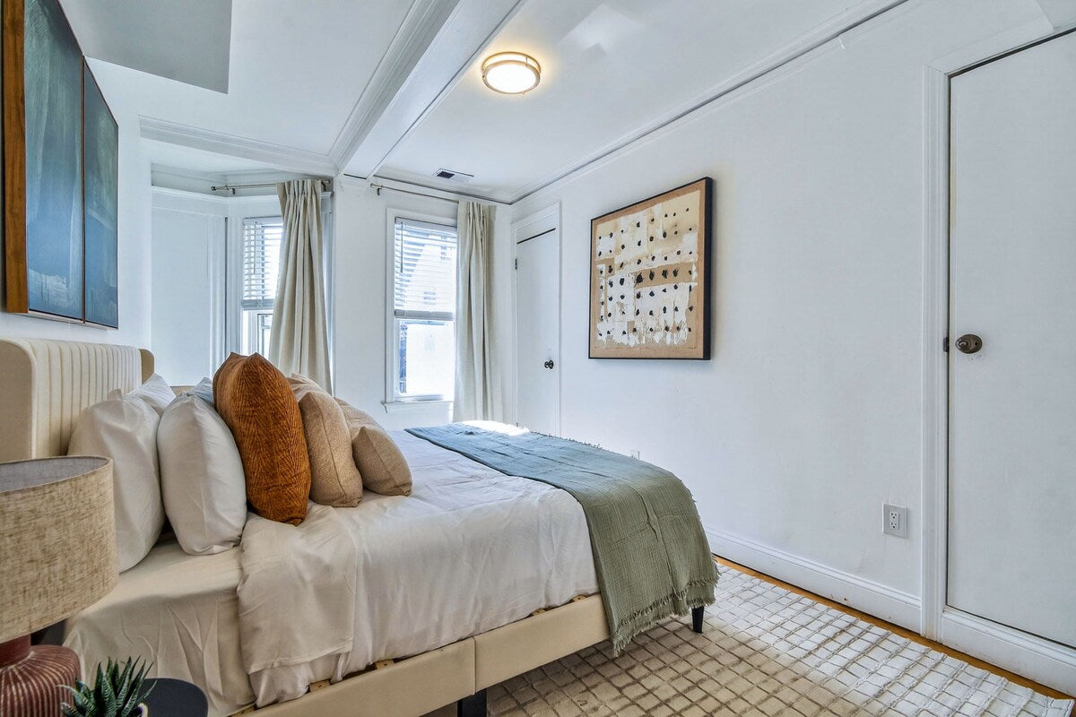 Luxury Cambridge Hideaway — bedroom