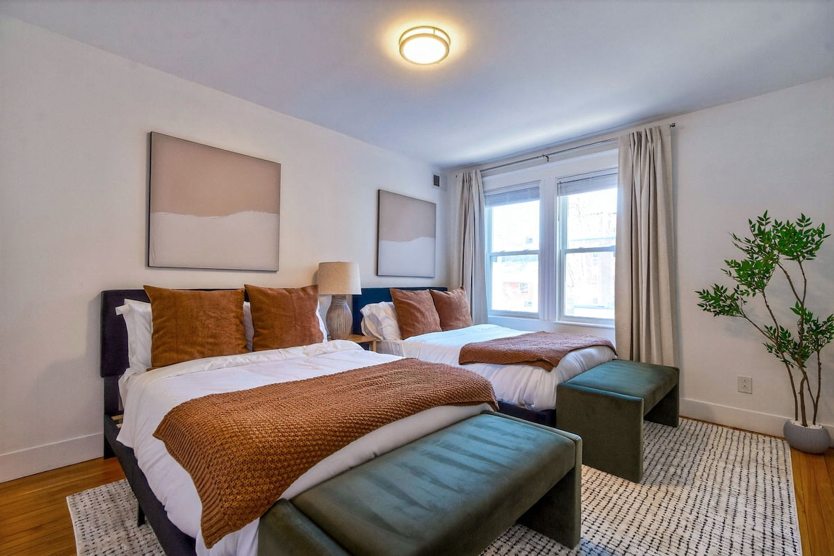 Luxury Cambridge Hideaway — bedroom