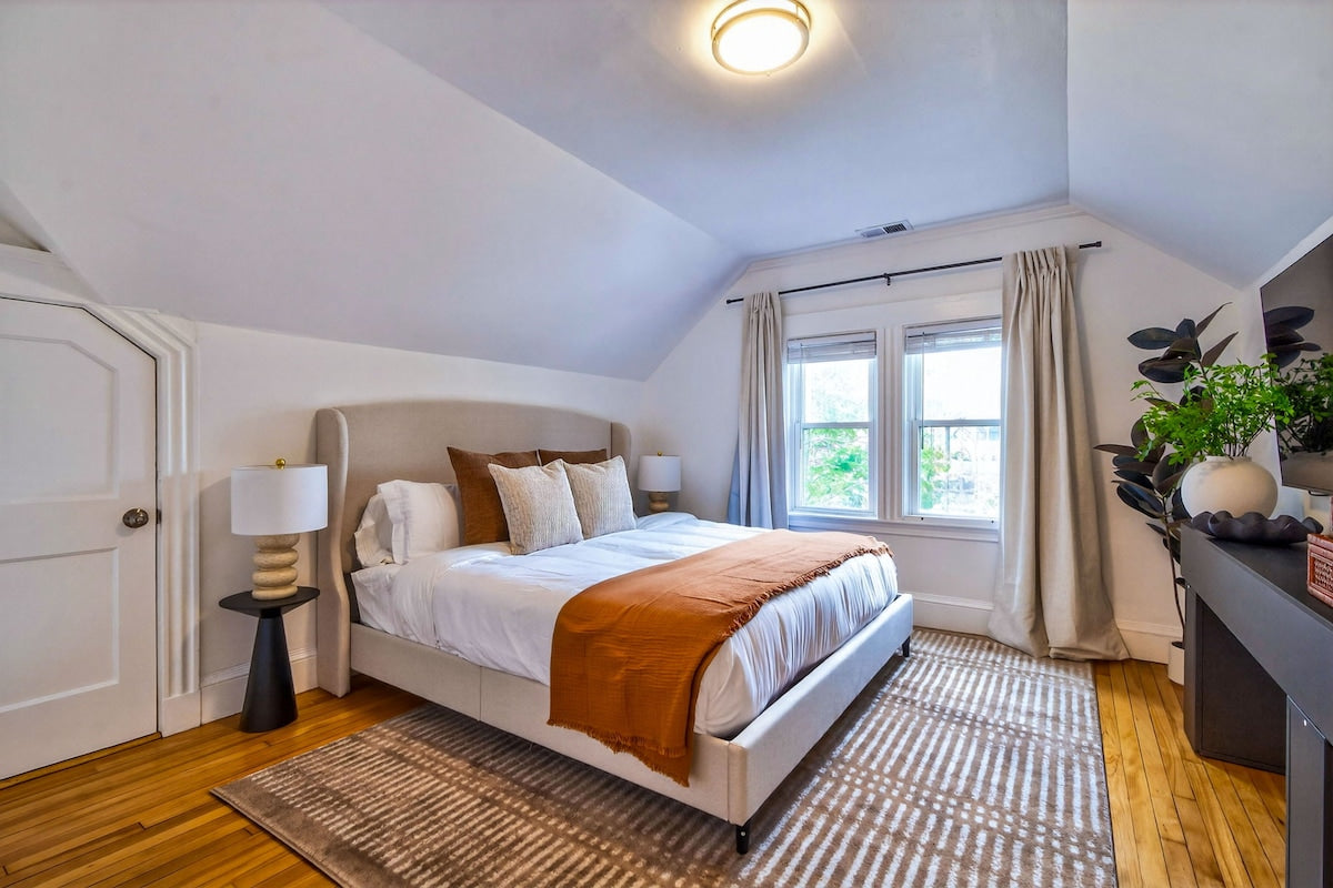 Quiet Elegance Nest — bedroom