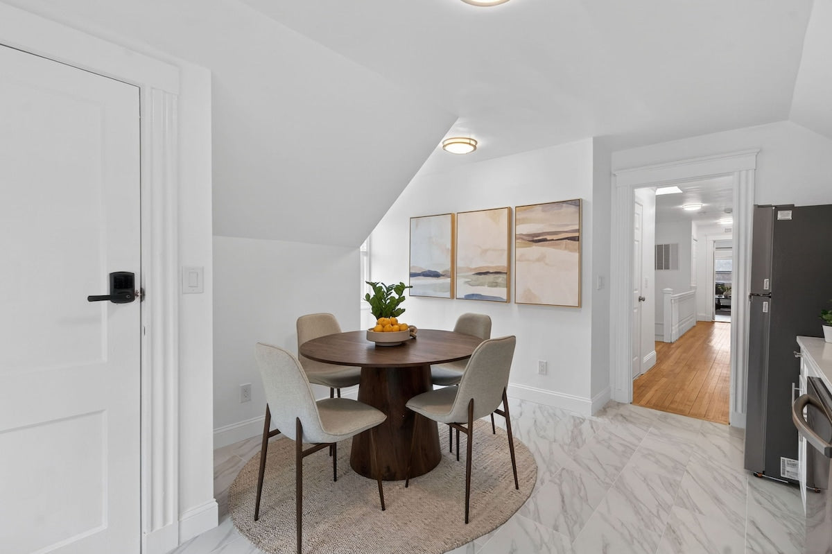 Quiet Elegance Nest — dining