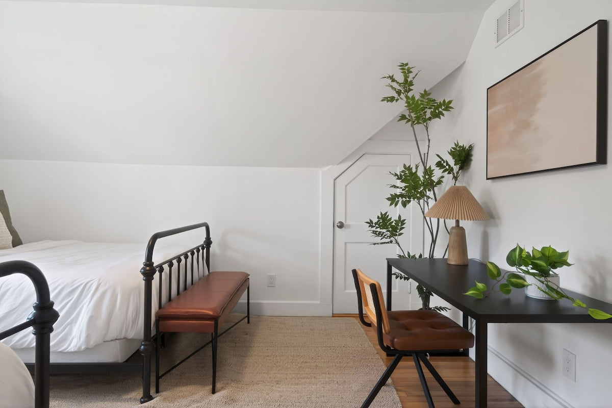 Quiet Elegance Nest — bedroom and dining